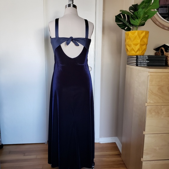 Beautiful Velvet Dress Size 8! - Picture 5 of 12